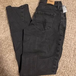 Levis mid rise slim